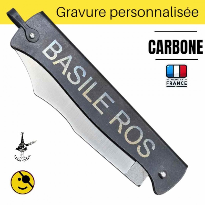 Couteau Douk-Douk personnalisé avec gravure blanche sur manche noir Couteau Douk-Douk personnalisé avec gravure blanche sur manche noir